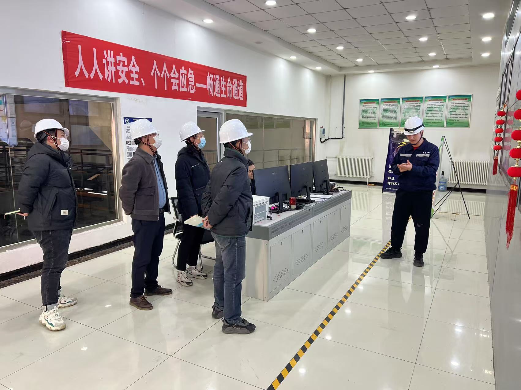 1.20-【包头绿能】 包头市城市管理综合执法局局长莅临包头绿能进行节前安全检查工作.jpg